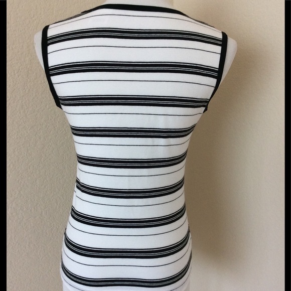 Tank top White black striped tank top muscle top body con knit top round neck - Picture 2 of 3